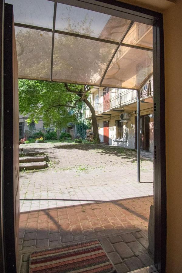 Двокімнатна Квартира У Центрі Міста Львів З Двориком Exterior photo